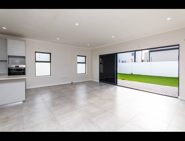 4 BEDROOM FREEHOLD FOR SALE IN SANDOWN